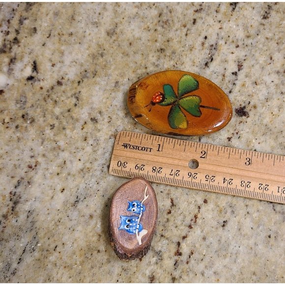 Vintage-Hand Painted Lady Bug & Owl Wood Brooch. Set of 2 - Picture 6 of 8